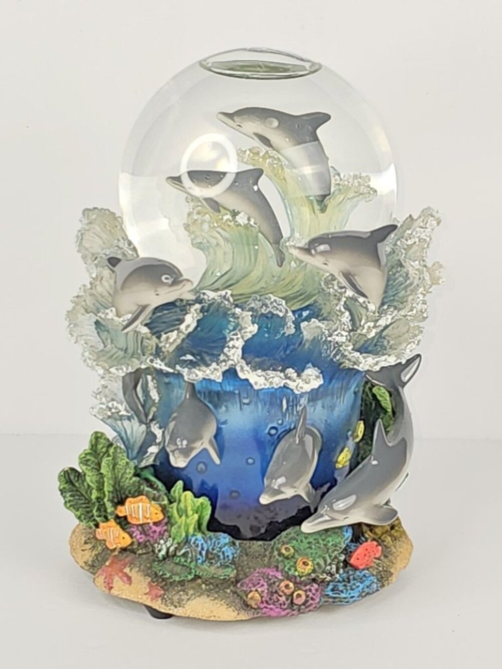 Musical Light Up 7 Dolphin Ocean Sea Life Coral Waves Glitter Water Snow Globe
